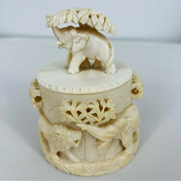 Indian Carved Container Box Animal Motifs and Elephant Finial Signed - Picture 6 of 17